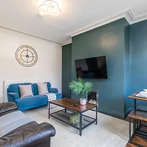 https://villa-spacious-two-bed-house-in-headingley.yorkshirehotels.net